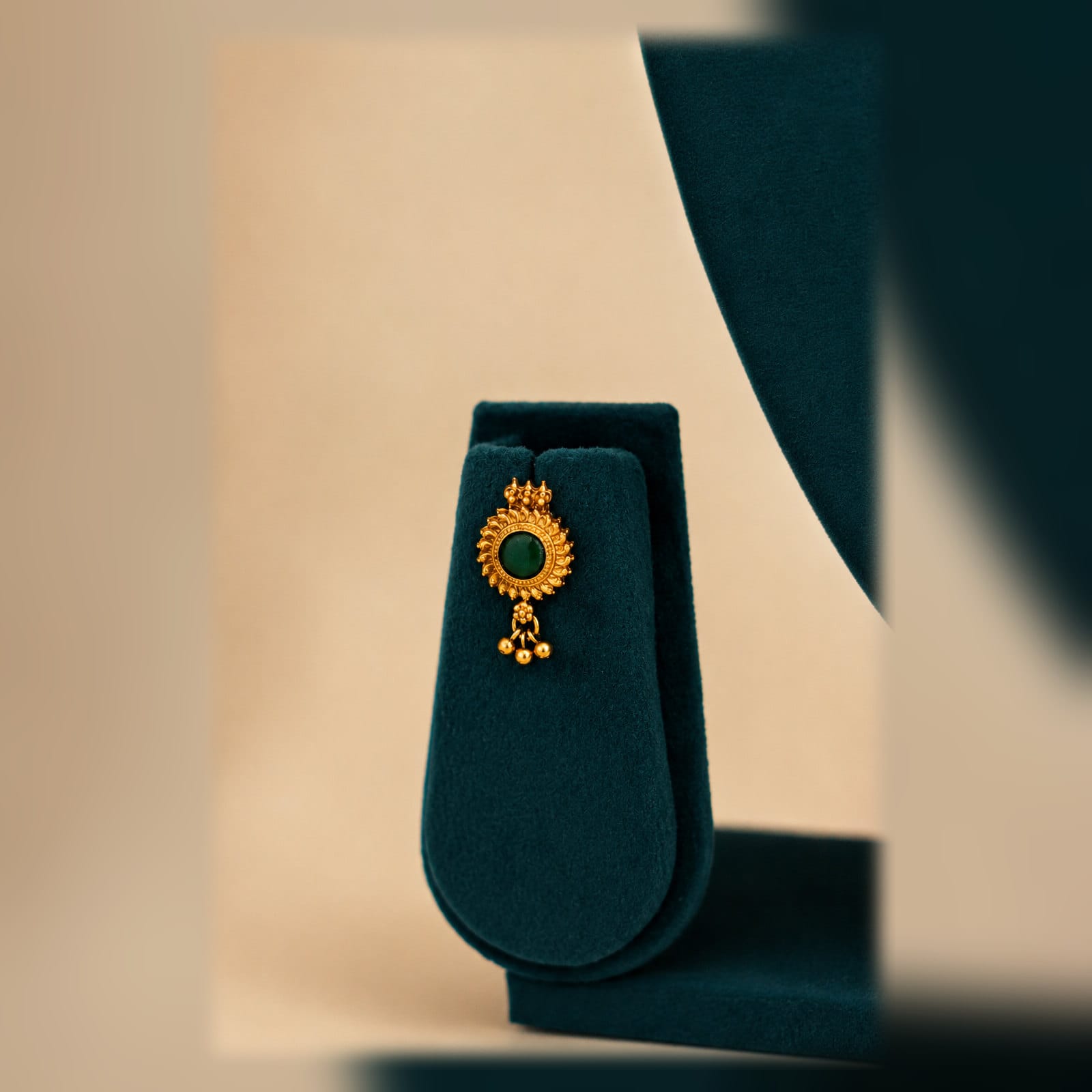 Mid Kerala Style Green Pendant Long – Lakshanam